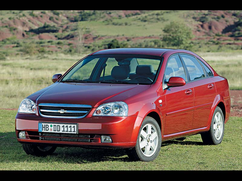 Chevrolet lacetti vs nissan almera classic #2